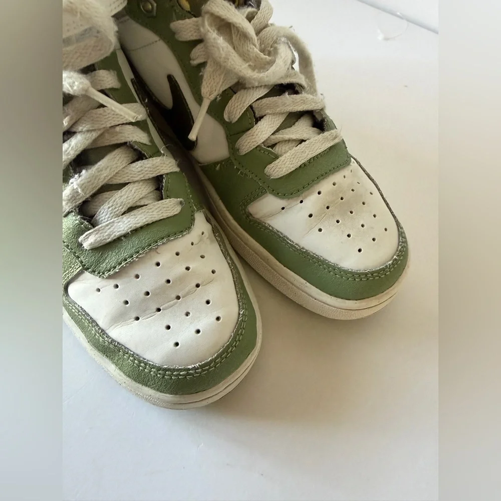 Nike Kids Sneakers - Green, White, and‎ Black